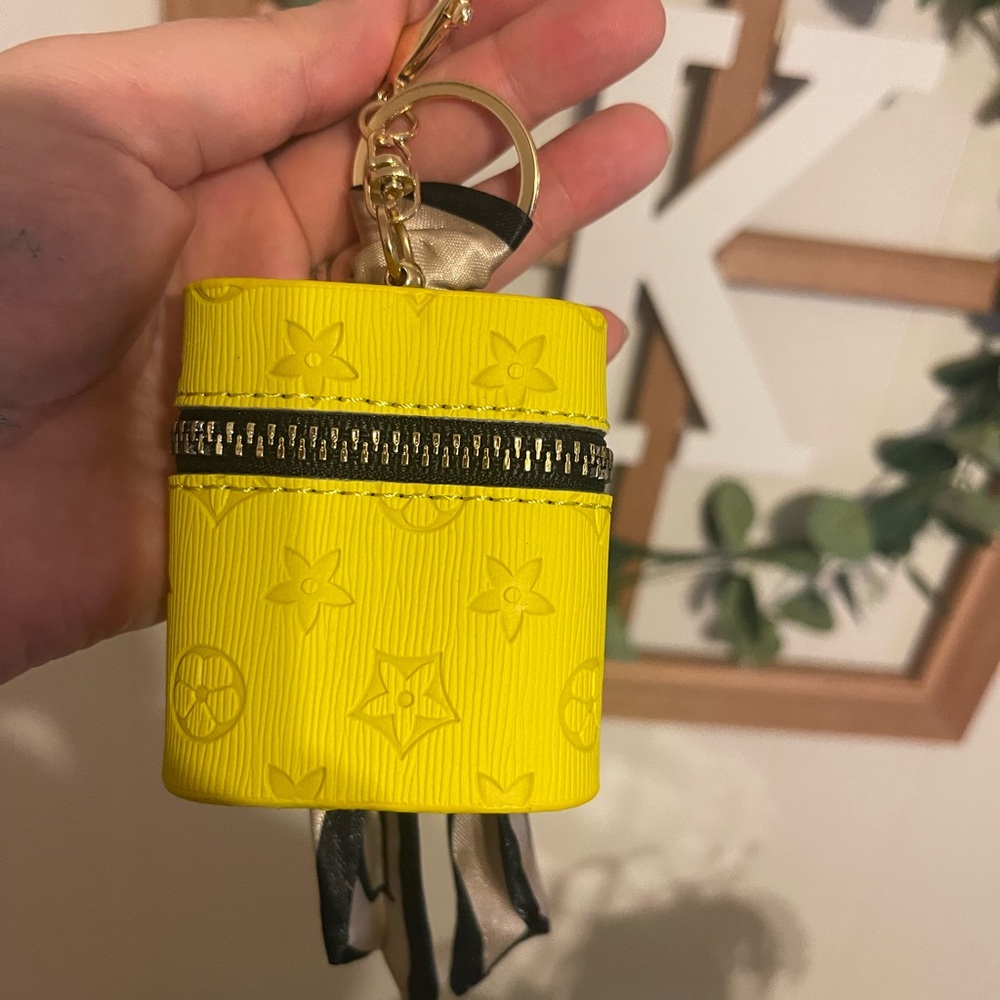 High Quality Fashion Air Pod Case Holder Keychain - Picture 5 of 5